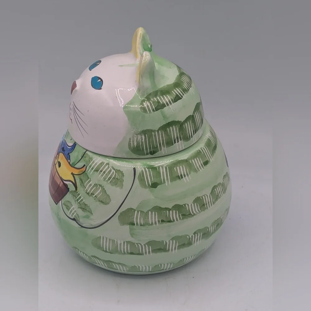 Vintage Pier 1 Imports roly poly Cat w/fish ceramic jar hand painted Italy